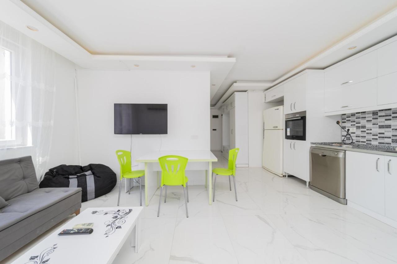 Appartement Furnished Flat W Balcony 2 Min To In Antalya